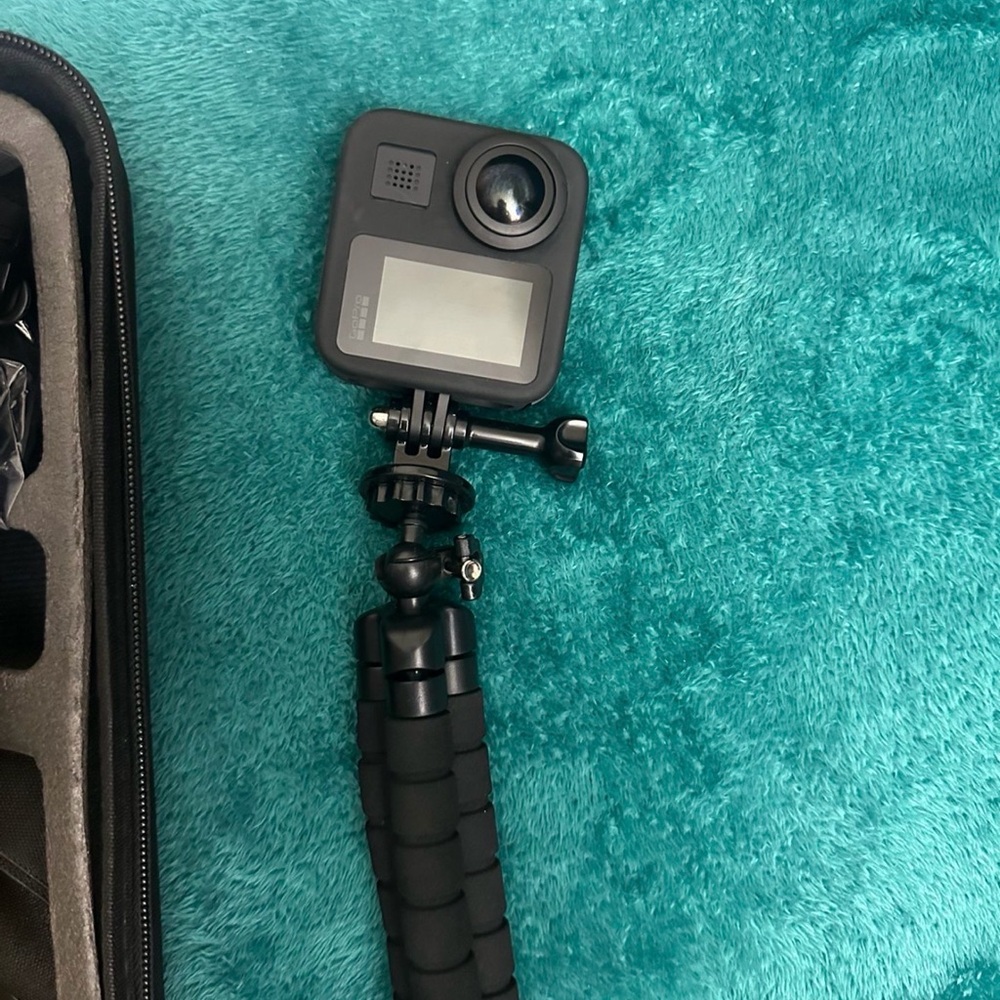 GoPro Matte Black Camera with Grip - Picture 2 of 3